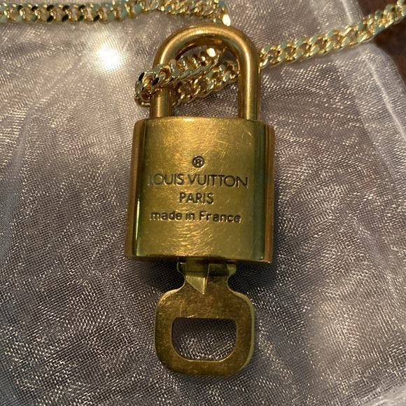 Louis Vuitton lock #300 with key and 16-19” chain - Picture 3 of 3